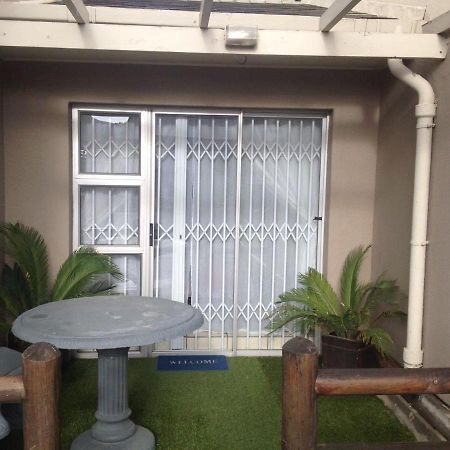 Smithland Guest Apartments Cape Town Белвил Екстериор снимка