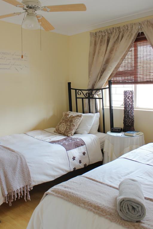 Smithland Guest Apartments Cape Town Белвил Екстериор снимка