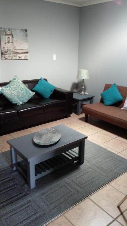 Smithland Guest Apartments Cape Town Белвил Екстериор снимка