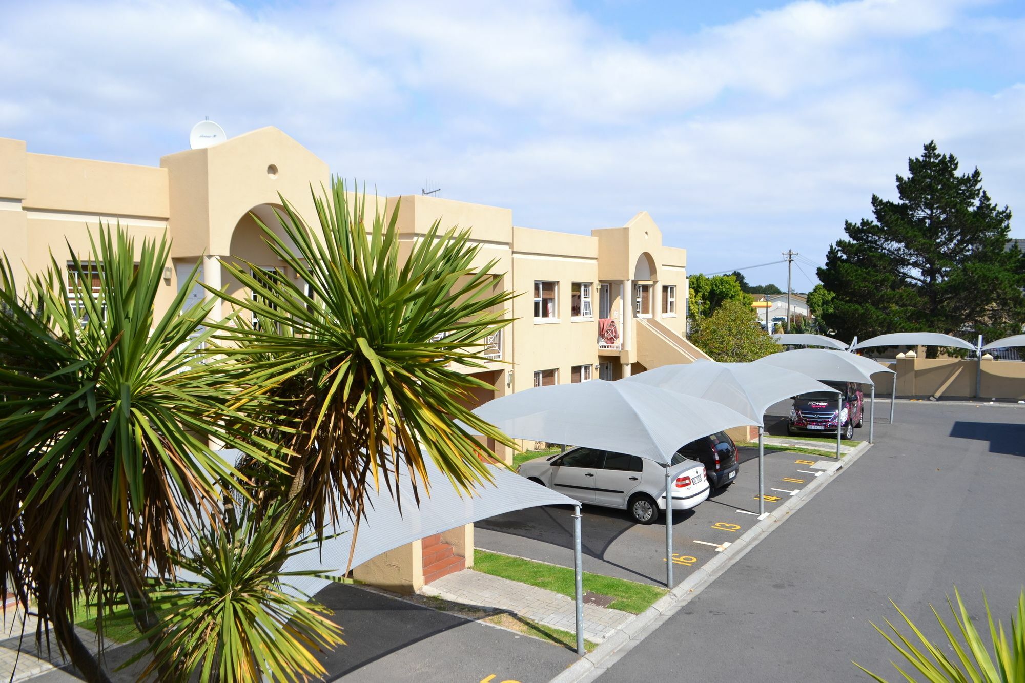 Smithland Guest Apartments Cape Town Белвил Екстериор снимка