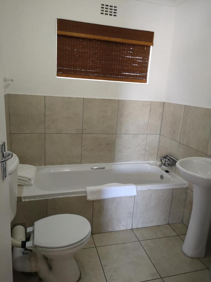 Smithland Guest Apartments Cape Town Белвил Екстериор снимка