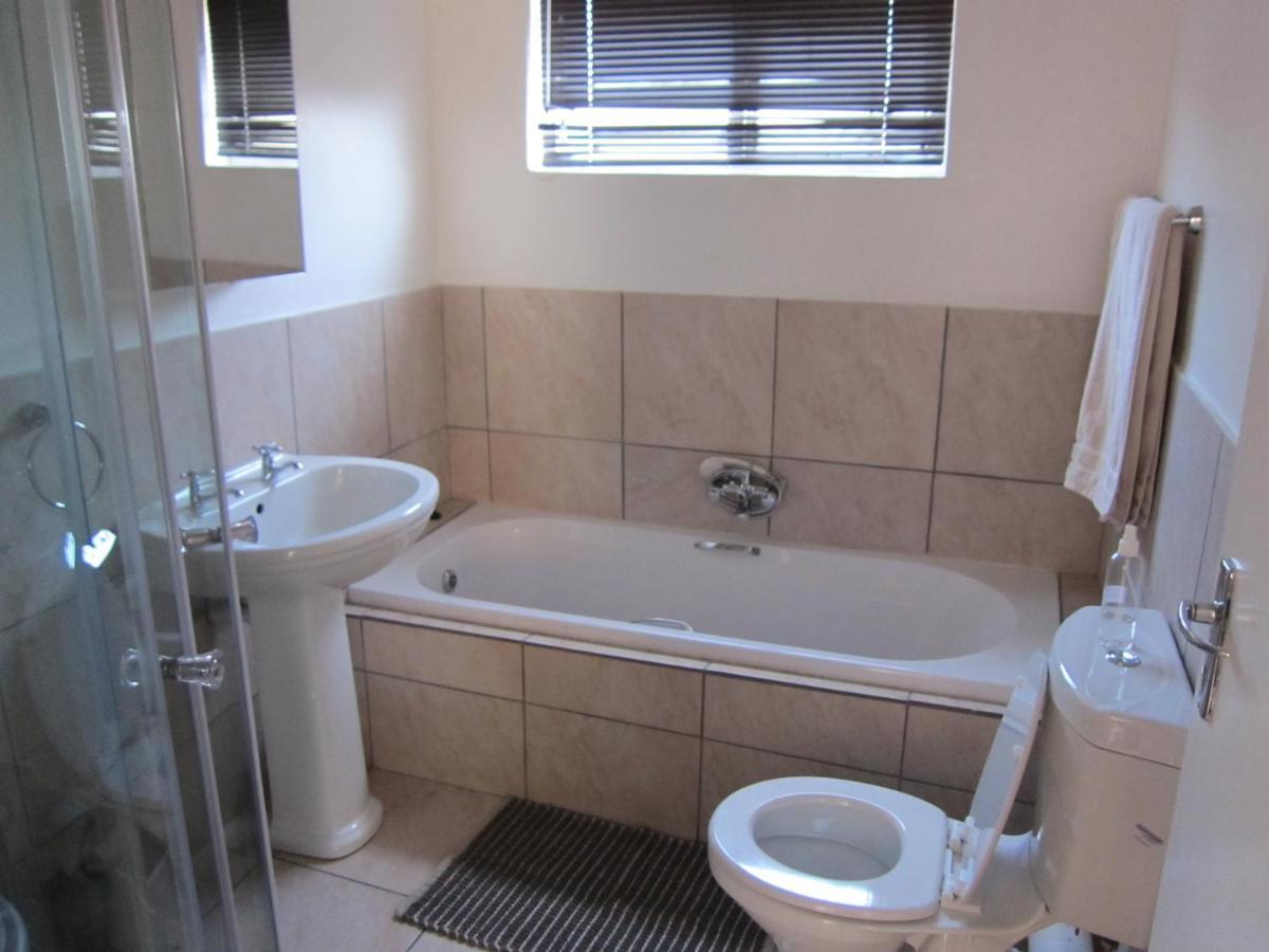 Smithland Guest Apartments Cape Town Белвил Екстериор снимка